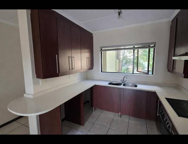 2 BEDROOM APARTMENT FOR SALE IN SUNNINGHILL